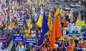 Ato na Avenida Paulista reúne aposentados e pensionistas na lutar por seus direitos
